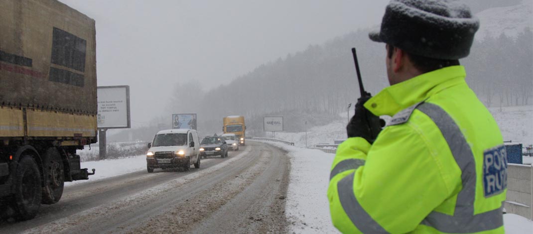 Tânăr din Putna amendat şi lăsat fără permis după ce a fost prins circulând cu viteză sofer_putna