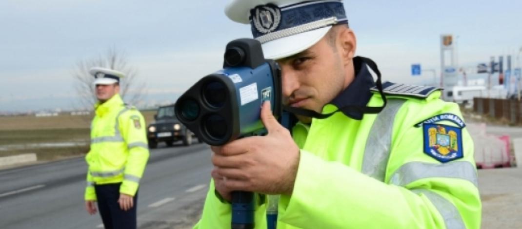 Primele permise suspendate după ce detectorul radar tip „pistol” a intrat în acţiune pe şoselele din judeţ radar_laser