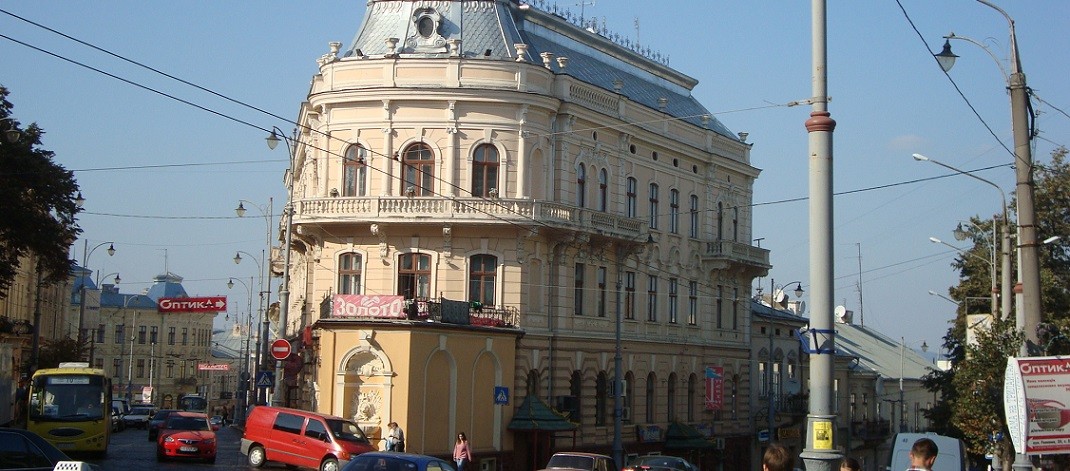 Cernauti._Cladirea-nava_obiectiv
