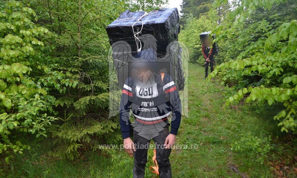 Minor prins făcând contrabandă de țigări în Straja Minor prins făcând contrabandă de țigări în Straja