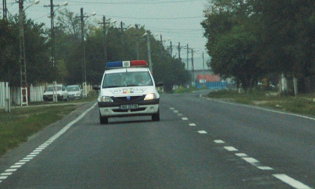 Autoturism răsturnat în Marginea autoturism răsturnat, politie