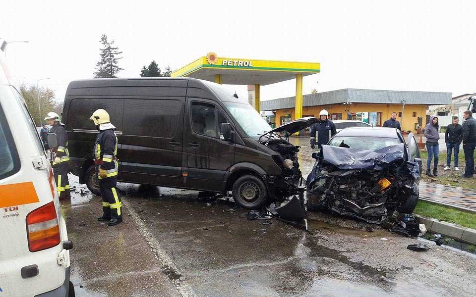Neatenția unui tânăr de 19 ani: 4 răniți și 2 mașini zdrobite în Gălănești masini-zdrobite-galanesti