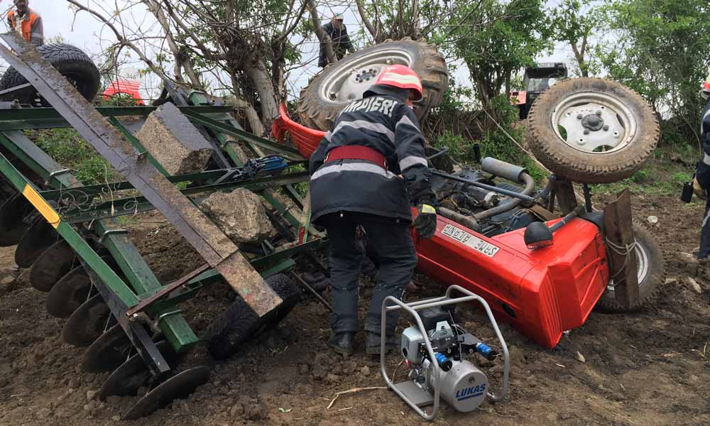 TRAGIC: bărbat din Brodina strivit de tractorul cu care lucra strivit de tractorul de lucru