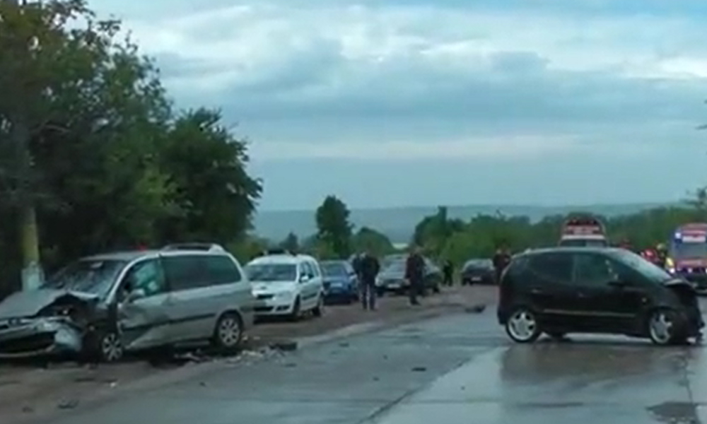 Carambol cu 4 masini si 4 raniti, la Siret carambol-siret