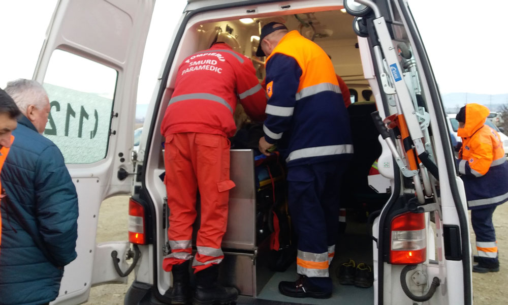Tânăr electrocutat pe un stâlp de înaltă tensiune tanar electrocutat stalp de inalta tensiune