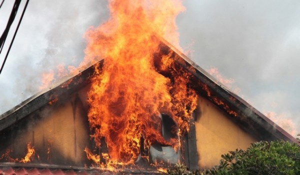 Incendiu la o casă din Vicovu de Jos incendiu la o casă din vicovu de jos