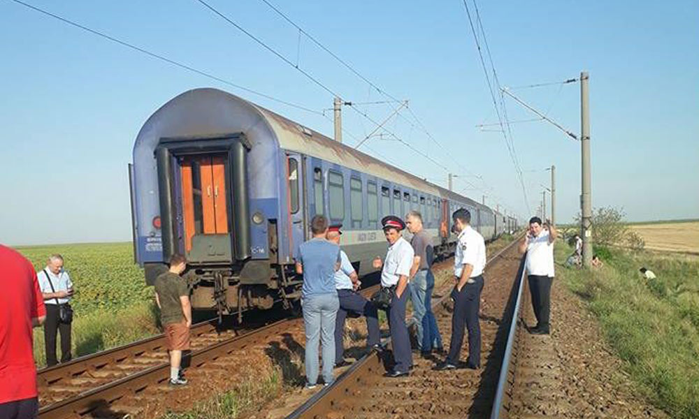 100 OAMENI IZOLAȚI ÎN CÂMP – Trenul Timişoara-Bucureşti a pierdut vagoanele pe drum oameni-izolati-olt