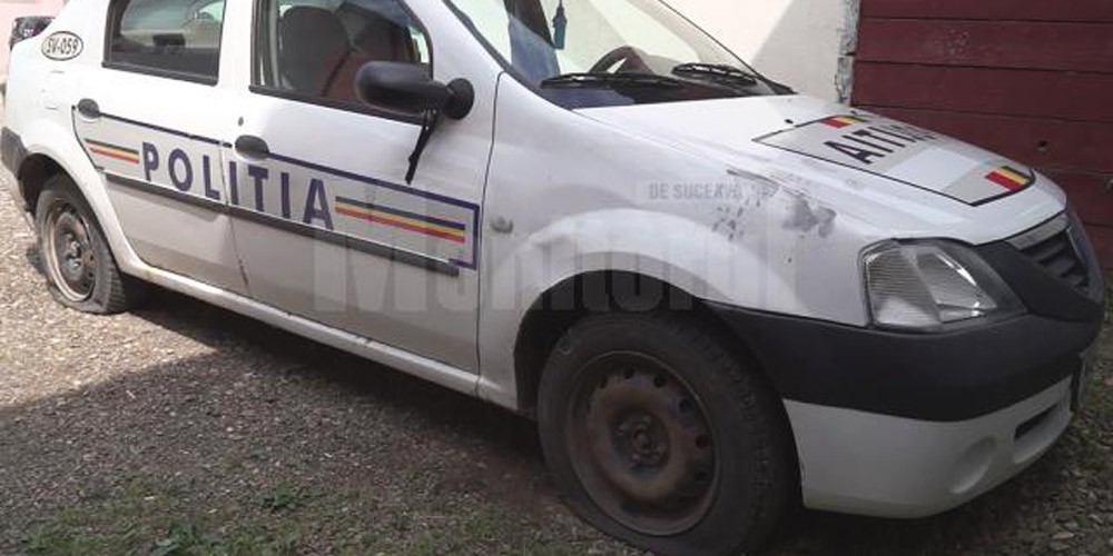 Cauciucurile autospecialei de poliție, tăiate chiar în curtea Poliției cauciucurile-autospecialei-de-politie-taiate-chiar-curtea-politiei