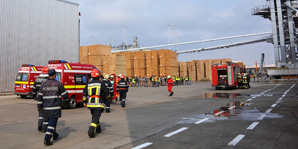 incendiu-la-un-siloz-de-peleti-al-firmei-schweighofer-din-radauti incendiu-la-un-siloz-de-peleti-al-firmei-schweighofer-din-radauti