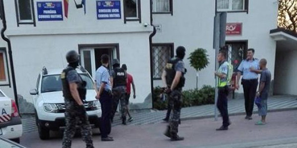Cică 2017…în Voitinel niște indivizi de etnie romă au atacat cu pietre o autospecială de poliție indivizi-etnie-roma