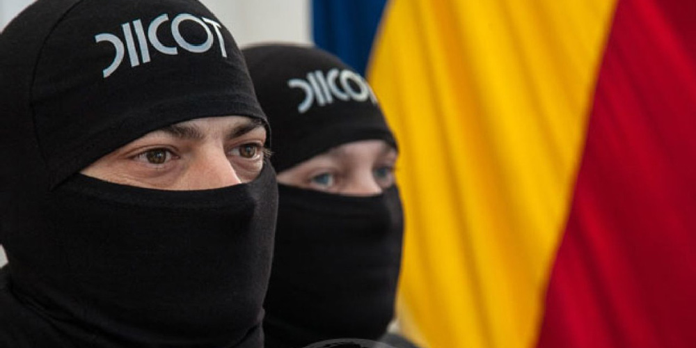 Tânăr acuzat de trafic de droguri, arestat de trei ori și pus în libertate de trei ori tanar-acuzat-de-trafic-de-droguri-arestat-de-trei-ori-si-pus-libertate-de-trei-ori