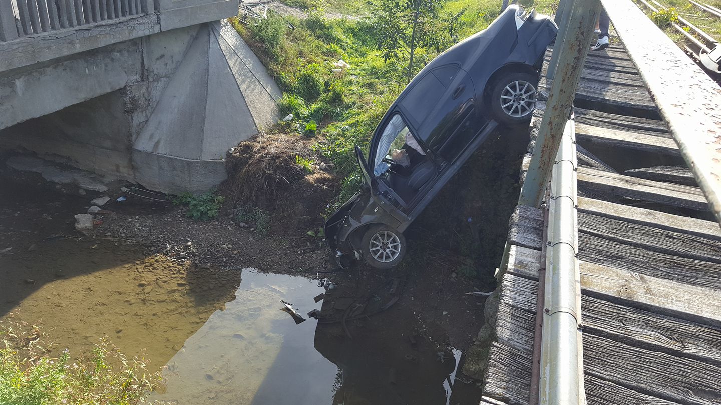 FOTO: Accident ciudat în Vicovu de Jos pe un podeț de tren accident-vicovu-de-jos-ciudat