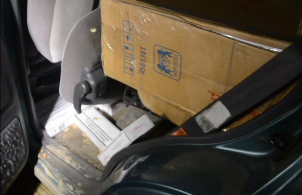 Autoturism plin cu tigari de contrabanda, abandonat la Vicovu de Sus contrabanda-vicovu-de-sus