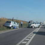 doua-masini-s-au-ciocnit-frontal-la-darmanesti-2