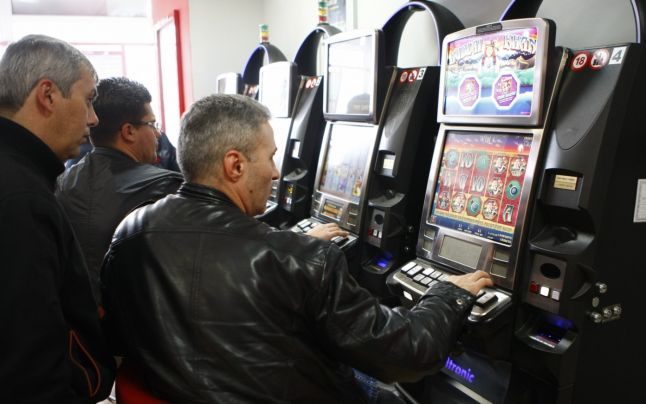 Dependent de jocurile de noroc si plin de datorii, un barbat din Patrauti s-a sinucis jocuri-de-noroc-spanzurat