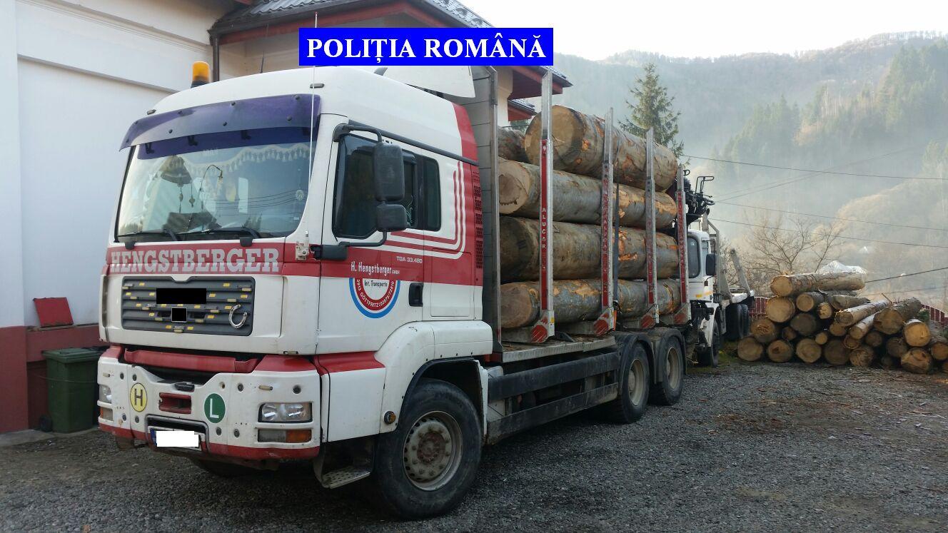 Transporturi ilegale de material lemnos, depistate de politistii suceveni masina-cu-lemne