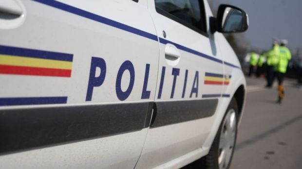Accident Dornești: Mamă și fiu răniți, după ce femeia a ajuns cu mașina în șanț accident-dornesti