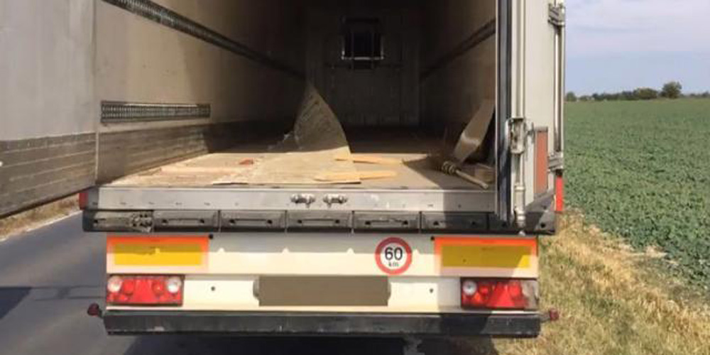 Captură de un milion de ţigarete, dintr-un tir plecat de la Suceava captura-de-un-milion-de-tigarete-dintr-un-tir-plecat-de-la-suceava-1