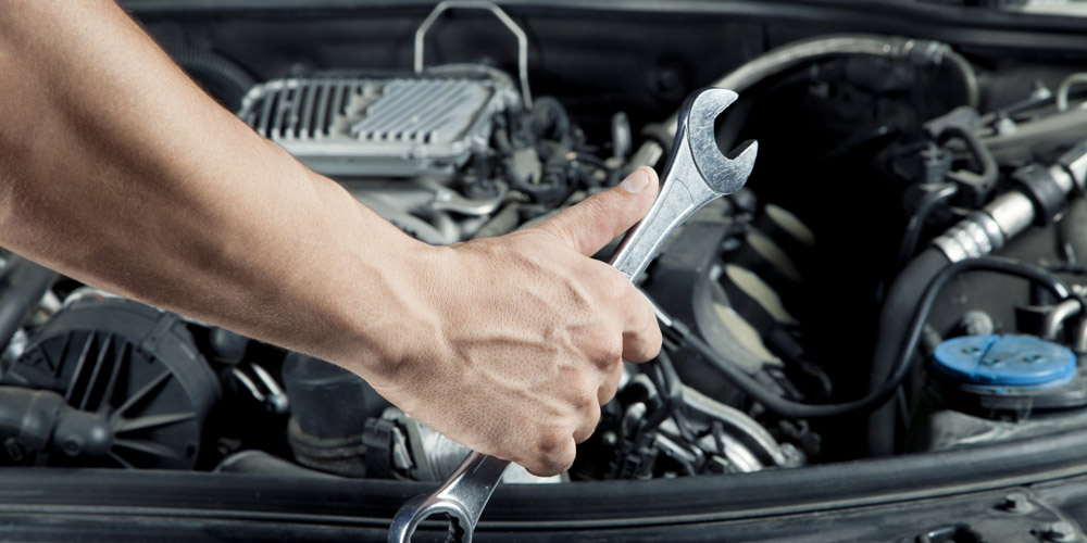 lucdan-angajeaza-mecanic-auto lucdan-angajeaza-mecanic-auto