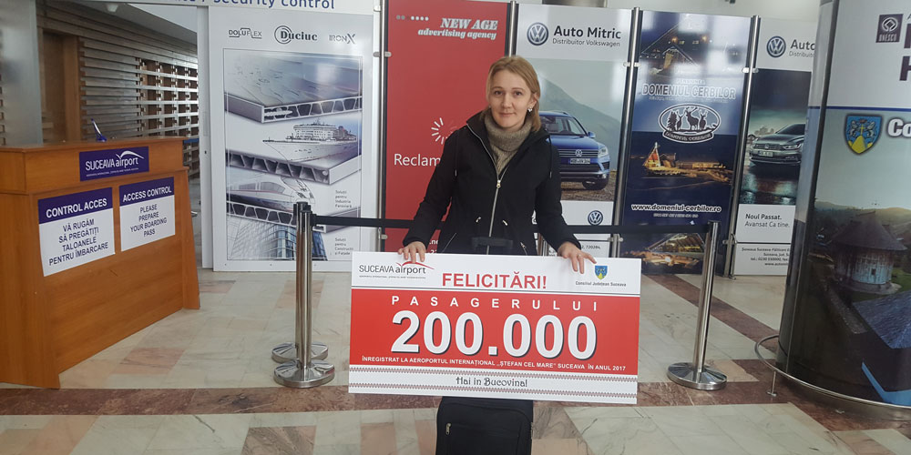 O tânără din Rădăuți, pasagerul cu numărul 200.000 la Aeroportul Suceava o-tanara-din-radauti-pasagerul-cu-numarul-200-000-la-aeroportul-suceava-2