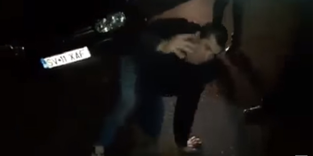 VIDEO | Accident cu un șofer atât de beat încât a căzut jos în fața polițiștilor accident-cu-un-sofer-atat-de-beat-incat-cazut-jos-fata-politistilor