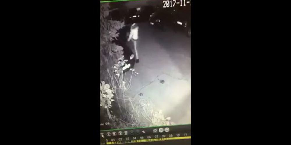 (VIDEO) Doi tineri filmați în timp ce vandalizau o mașină în Rădăuți doi-tineri-filmati-timp-ce-vandalizau-o-masina-radauti