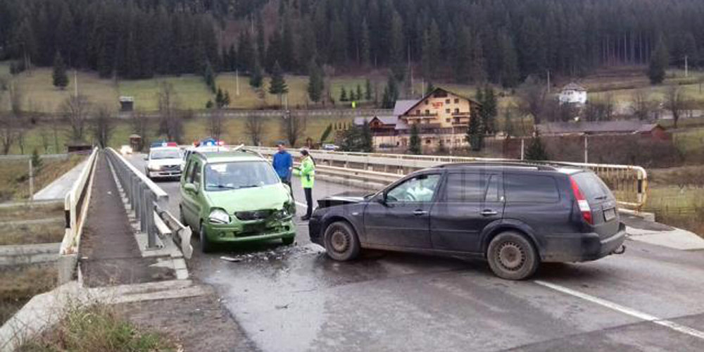 Gest șocant: și-a urmărit fosta iubită, s-a izbit în mașina ei, i-a smuls părul și a aruncat-o peste un pod gest-socant-si-urmarit-fosta-iubita-s-izbit-masina-ei-smuls-parul-si-aruncat-o-peste-un-pod