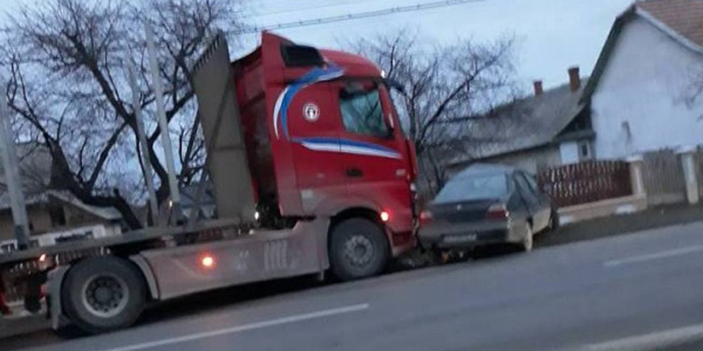 Accident pe raza localitatii Milisauti intre un TIR si un autoturism accident-pe-raza-localitatii-milisauti-intre-un-tir-si-un-autoturism-1