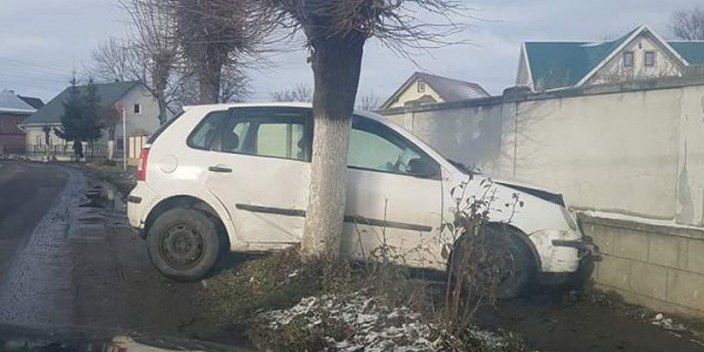 Tânără rănită în Rădăuți după ce a pierdut controlul asupra mașinii tanara-ranita-radauti-dupa-ce-pierdut-controlul-asupra-masinii