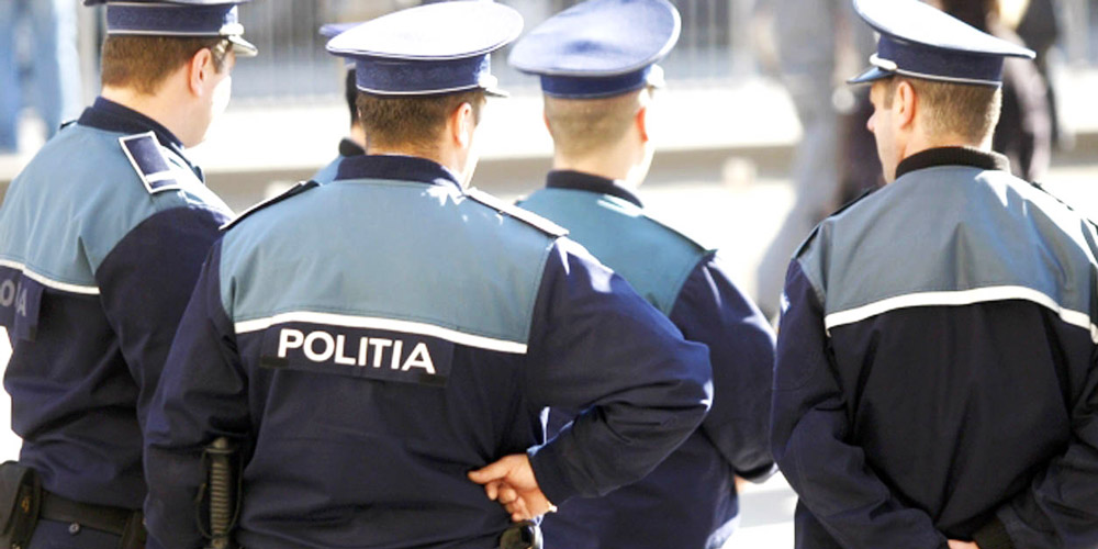 Poliţiştii supăraţi că nu mai primesc sporuri şi-au anunţat şefii că nu mai răspund la telefon politistii-suparati-ca-nu-mai-primesc-sporuri-si-au-anuntat-sefii-ca-nu-mai-raspund-la-telefon-1