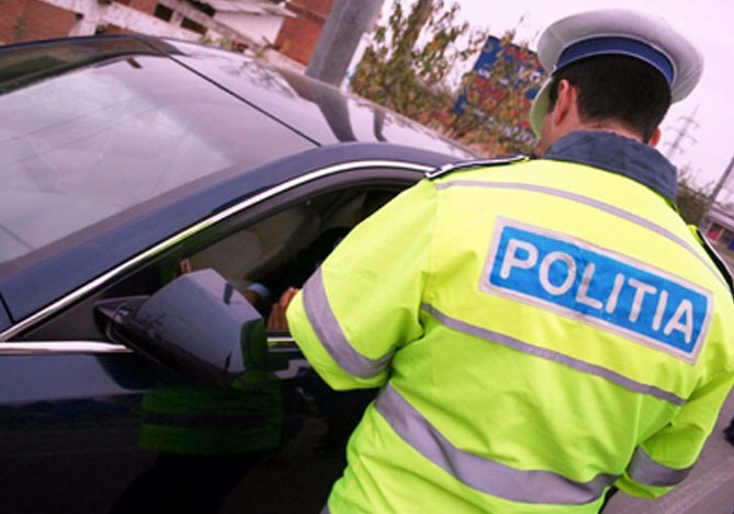 Băiat de 13 ani depistat de poliţişti în timp ce conducea o maşină prin Rădăuţi 13 ani la volan radauti