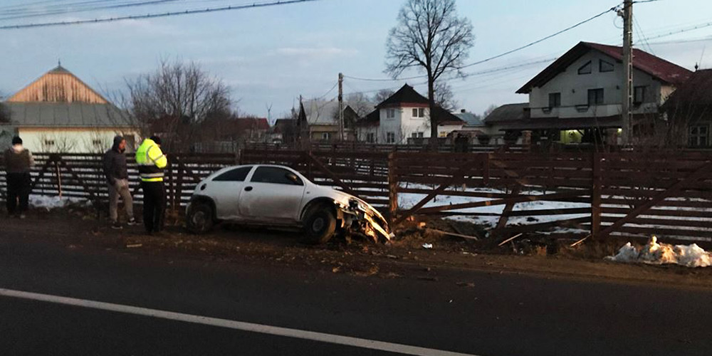 Cu mașina în șanț la Milișăuți cu-masina-sant-la-milisauti