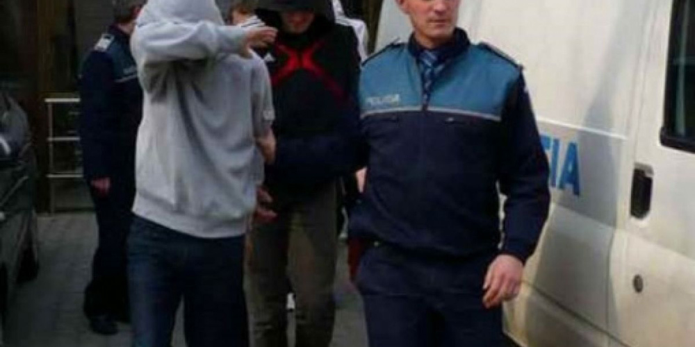 Şapte tineri, prinşi la furat în magazine în doar două zile sapte-tineri-prinsi-la-furat-in-magazine-in-doar-doua-zile