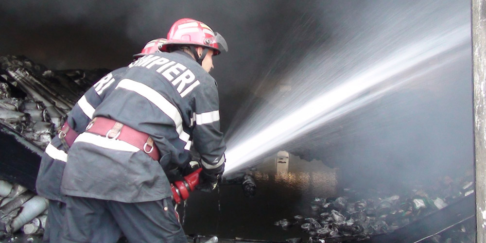 un-alt-incendiu-la-o-casa-din-radauti-unde-o-femeie-facut-atac-de-panica un-alt-incendiu-la-o-casa-din-radauti-unde-o-femeie-facut-atac-de-panica