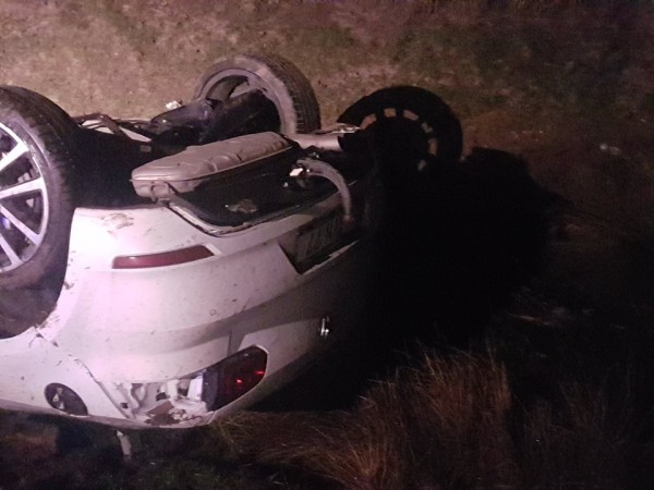 Accident rutier la Fratautii Vechi. Un autoturism s-a rasturnat pe marginea drumului accident-fratauti