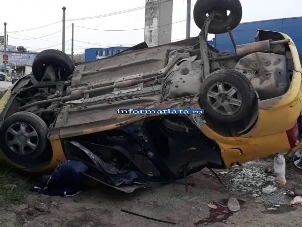 Socant: Un mort si 4 raniti dupa ce un taxi s-a ciocnit cu un tir accident-scheia-aprilie