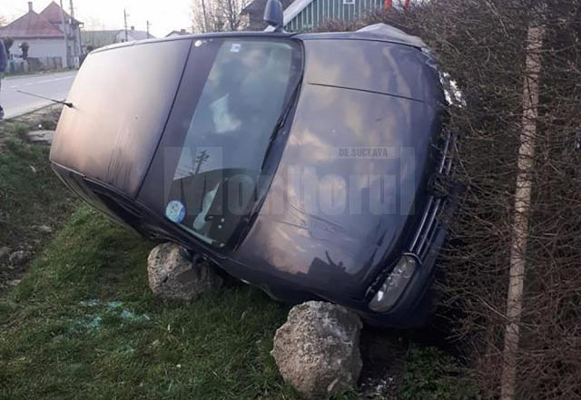 Autoturism furat, găsit răsturnat într-un șanț din Rădăuţi autoturism-furat-in-sant-radauti