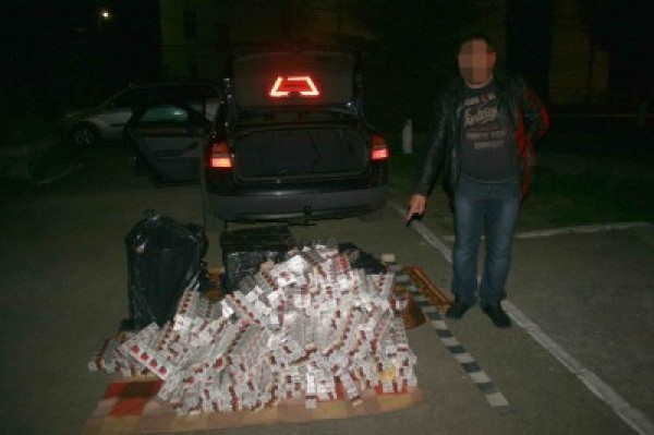 Bărbat din Bădeuți sub control judiciar după ce a fost prins cu 3500 pachete de țigări barbat-din-badeuti-sub-control-judiciar-dupa-ce-a-fost-prins-cu-3500-pachete-de-tigari