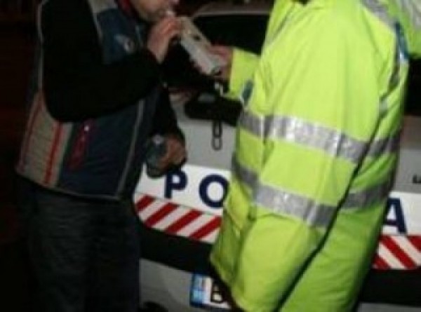 Vicovu de Jos. Sofer prins de politisti beat la volan beat-la-volan