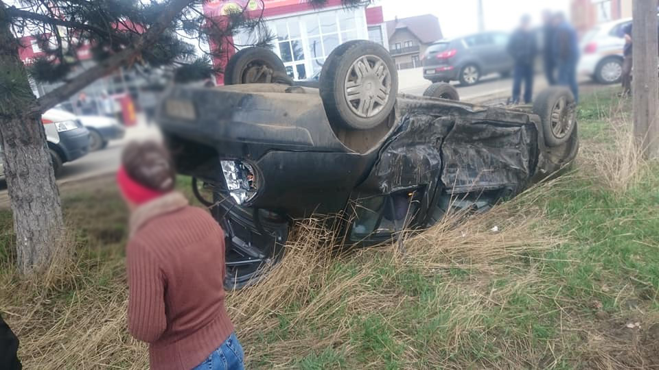 grav-accident-cu-trei-masini-implicate-la-iesire-din-radauti-6