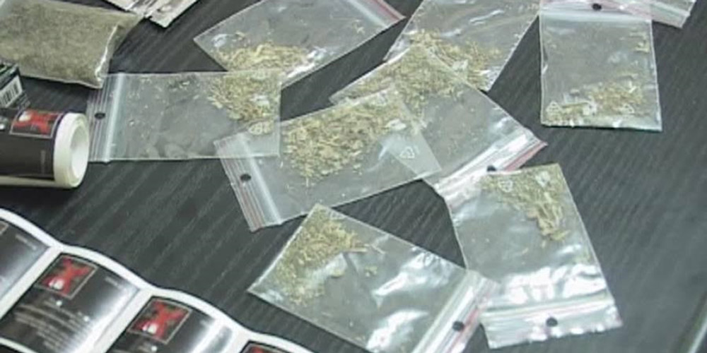 20-de-tineri-care-se-drogau-cu-etnobotanice-sau-marijuana-prinsi-in-locuri-publice 20-de-tineri-care-se-drogau-cu-etnobotanice-sau-marijuana-prinsi-in-locuri-publice