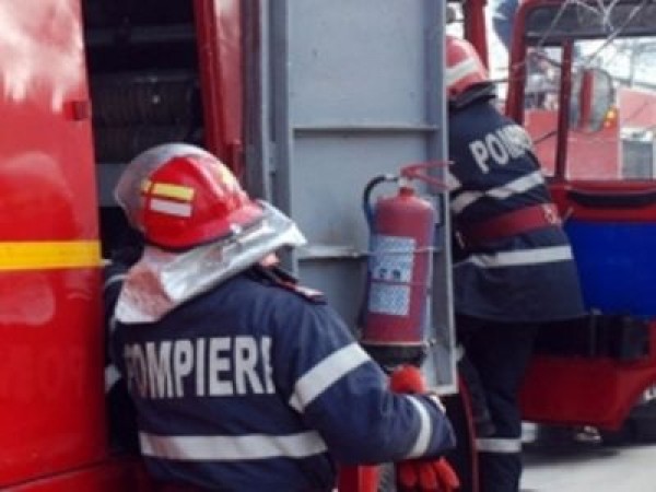Incendiu la o hala de reciclare anvelope din Slobozia, Granicesti incendiu-slobozia