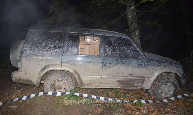 Focuri de armă în Brodina pentru reţinerea unui jeep cu țigări de peste 30.000 euro jeep-brodina-tigari
