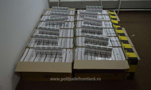FOTO: Colete cu aproape 21.000 de pachete de tigari de contrabanda, abandonate langa granita tigari-abandonate