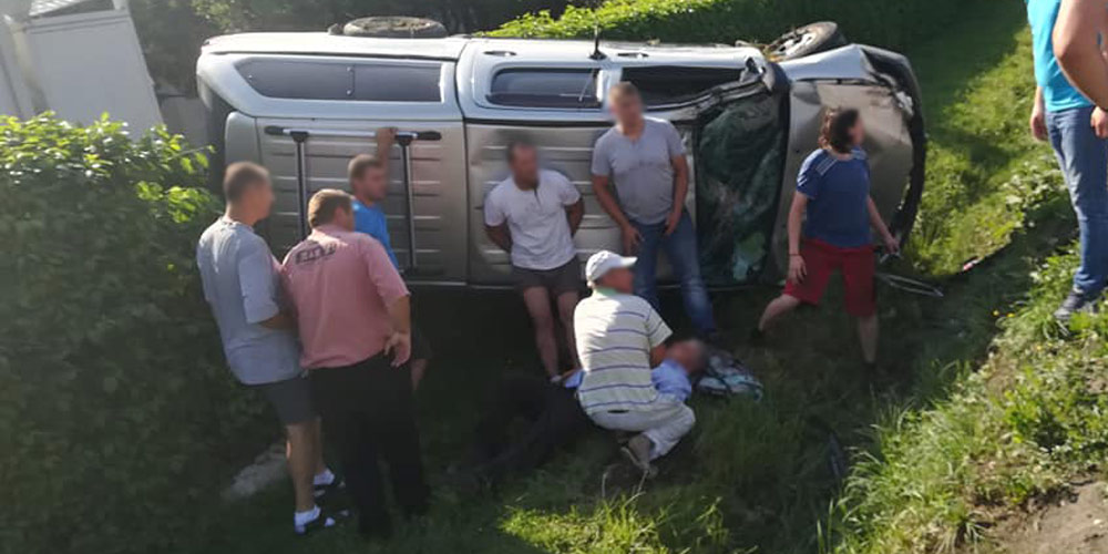 accident-grav-la-radauti-soferul-vinovat-a-ramas-blocat-sub-masina-1 accident-grav-la-radauti-soferul-vinovat-a-ramas-blocat-sub-masina-1