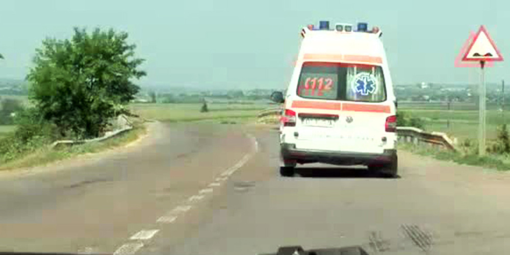 O femeie de 40 de ani şi fătul nenăscut de 8 luni au murit în ambulanţa ce îi ducea la spital o-femeie-de-40-de-ani-si-fatul-nenascut-de-8-luni-au-murit-in-ambulanta-ce-ii-ducea-la-spital