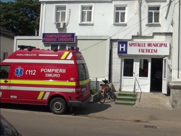 Un băiat de 14 ani a ajuns la spital după ce s-a electrocutat de o poartă de metal un-baiat-de-14-ani-a-ajuns-la-spital-dupa-ce-s-a-electrocutat-de-o-poarta-de-metal
