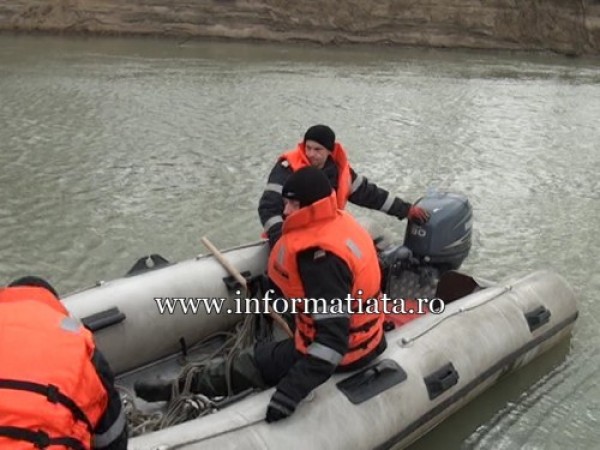 Bărbat căutat de pompieri, după ce a fost luat de apele râului Moldova barbat-cautat-de-pompieri-dupa-ce-a-fost-luat-de-apele-raului-moldova