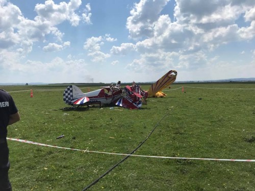 FOTO: Două avioane s-au ciocnit în zbor, în apropiere de Rădăuți accident-aviatic-fratauti-radauti