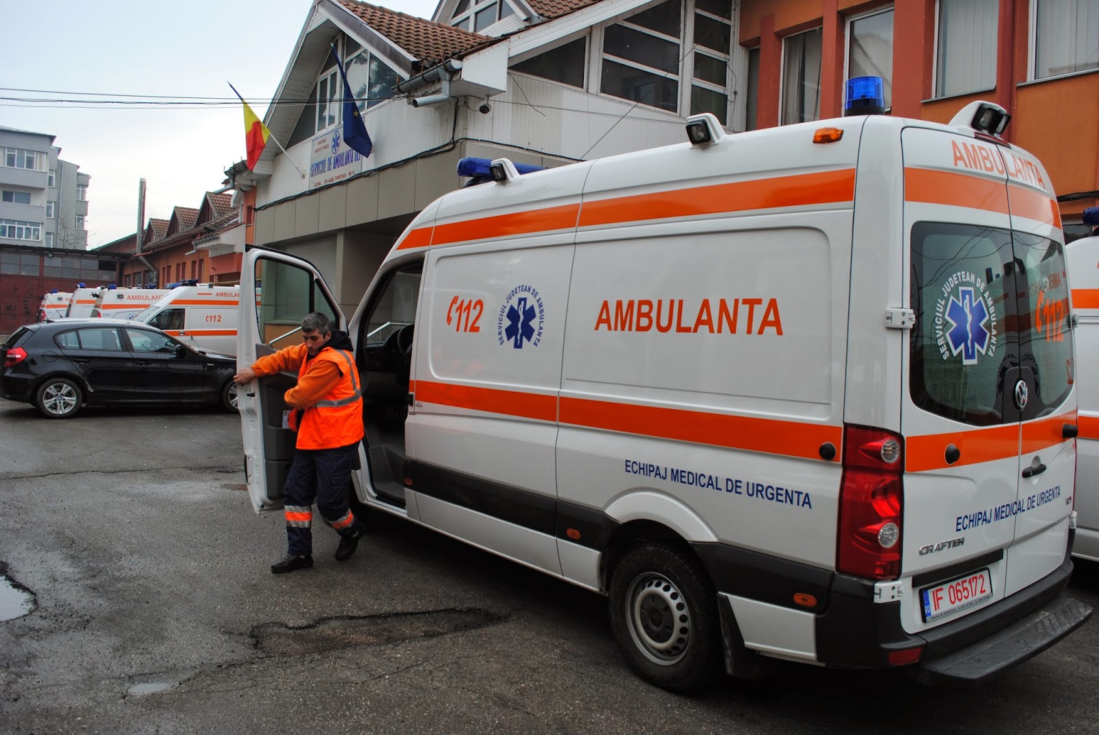 Un bărbat a căzut de la 3m înălțime și s-a lovit cu capul de beton la Rădăuți un-barbat-a-cazut-de-la-3m-inaltime-si-s-a-lovit-cu-capul-de-beton-la-radauti